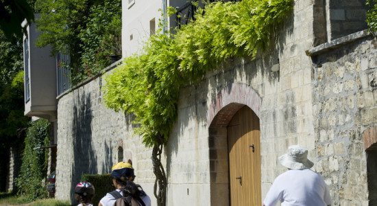 Reportage sur des cyclistes en milieu urbain destinÃ© Ã  illustrer une plaquette sur le nouveau schÃ©maÂ dÃ©partemental "vÃ©lo routes - voies vertes".Â Â Reportage Ã  ChatouÂ 