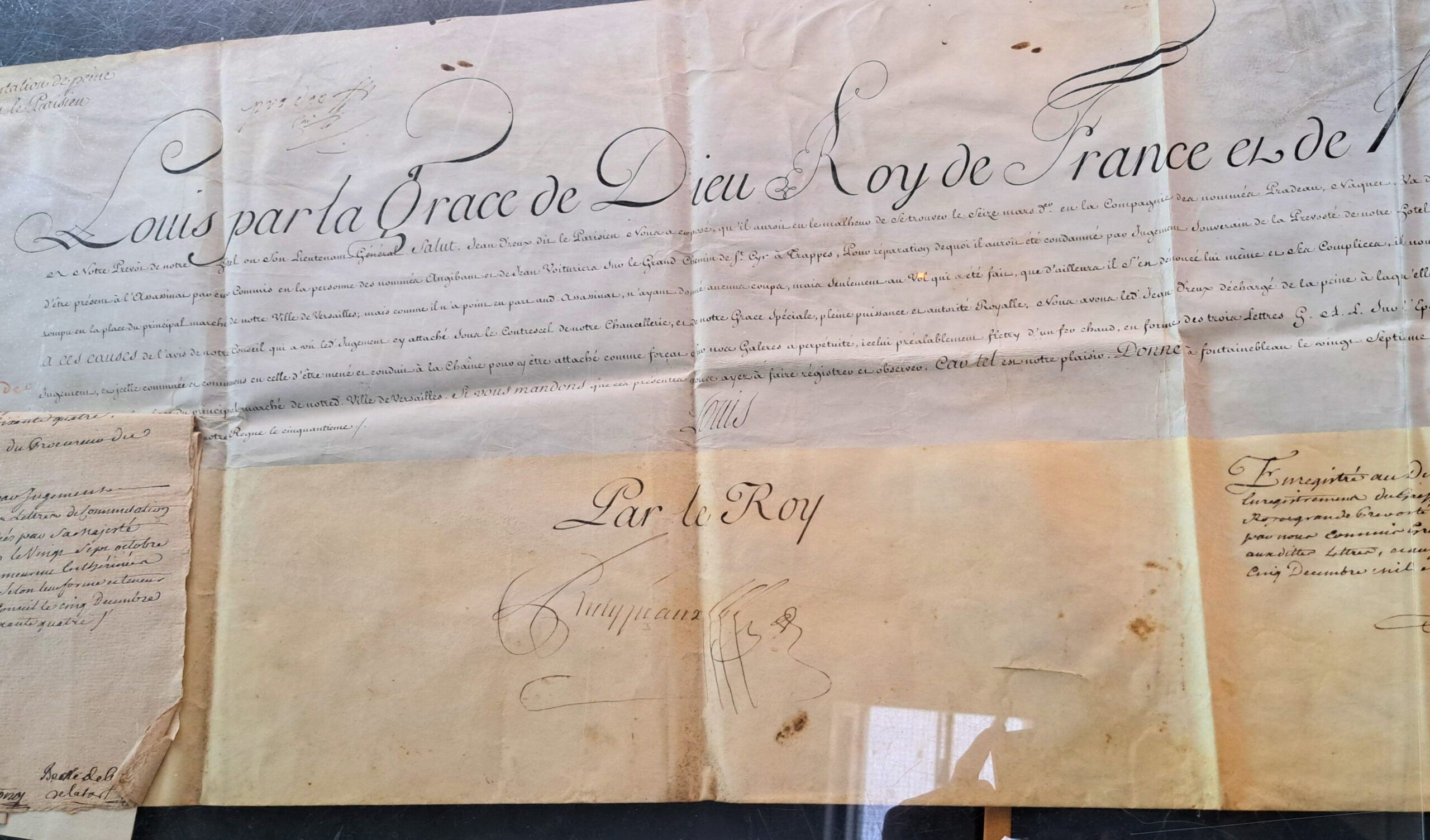 Archive datant de 1764, signée par la main du roi Louis XV. ©CD78