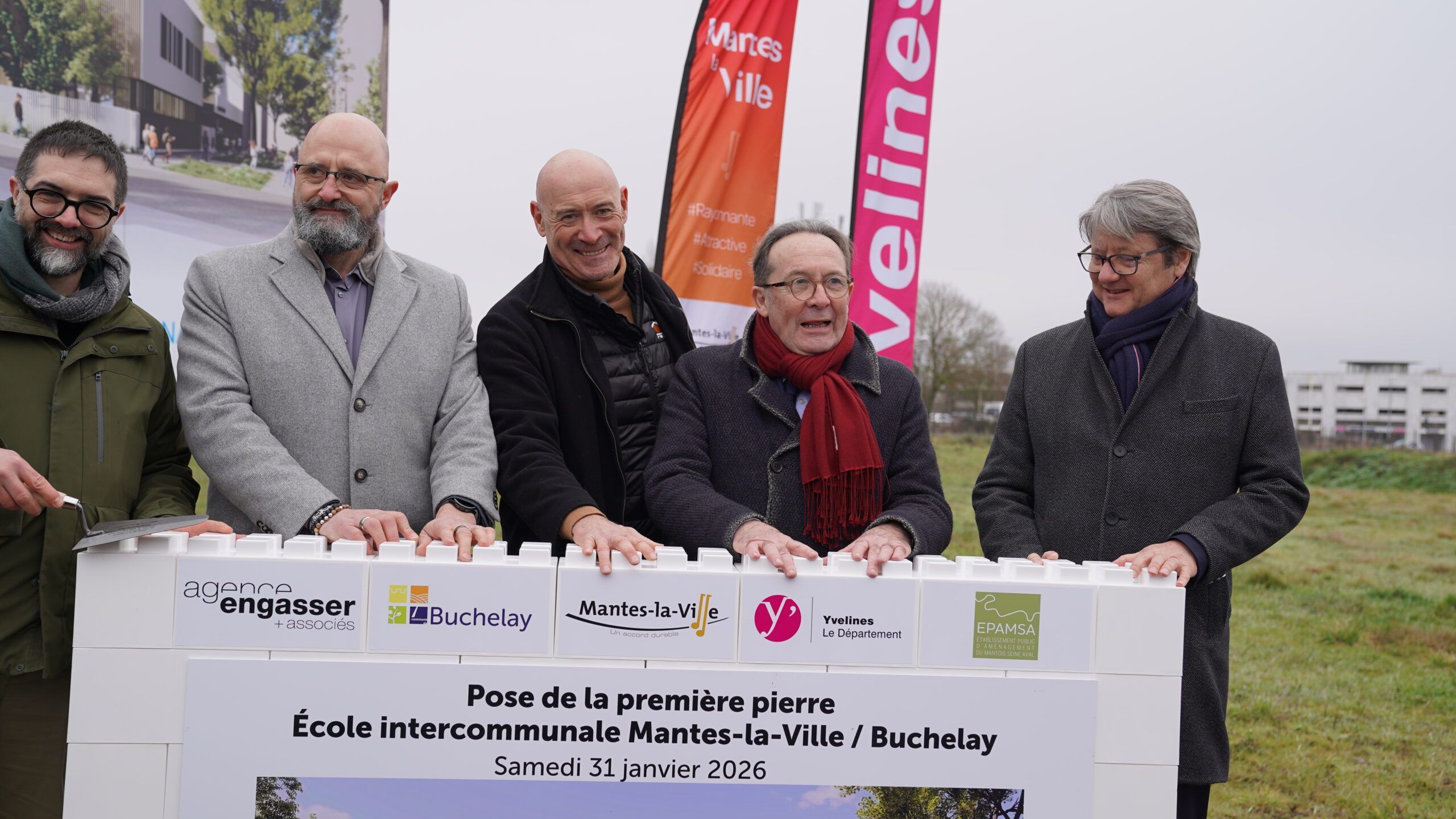 Tous les partenaires impliqués dans le projet étaient présents pour la pause de la première pierre. ©CD78