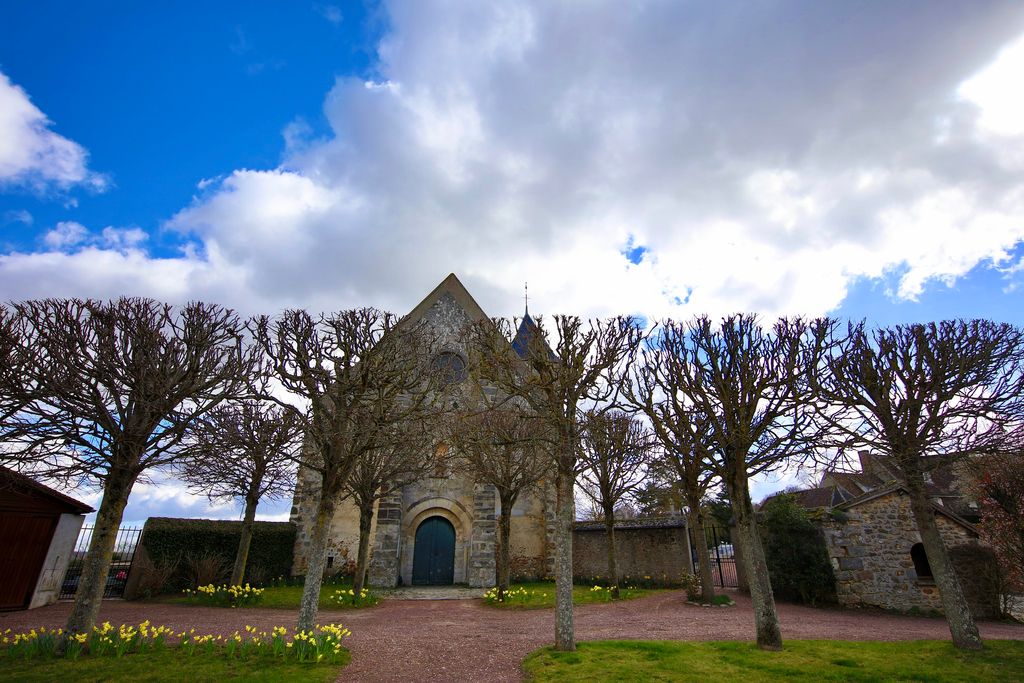 Vue de l'église de Bazoches-sur-Guyonne dans les Yvelines