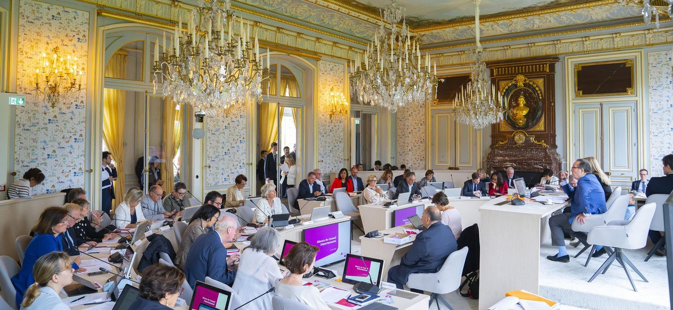 Séance de l'assemblée départementale à Versailles