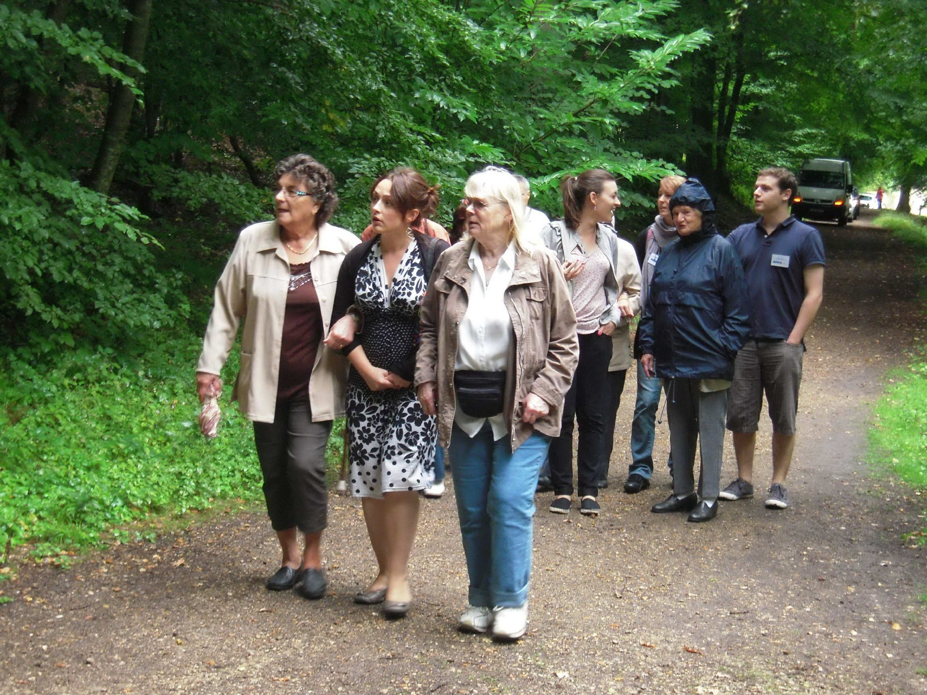 Une sortie en forêt de SainteApolline pour les personnes âgées