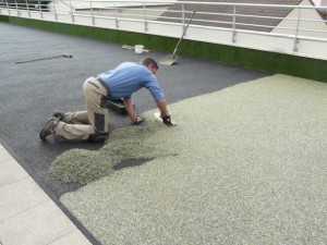 1er aménagement dans les Yvelines d'un terrain sportif en balles de tennis recyclées