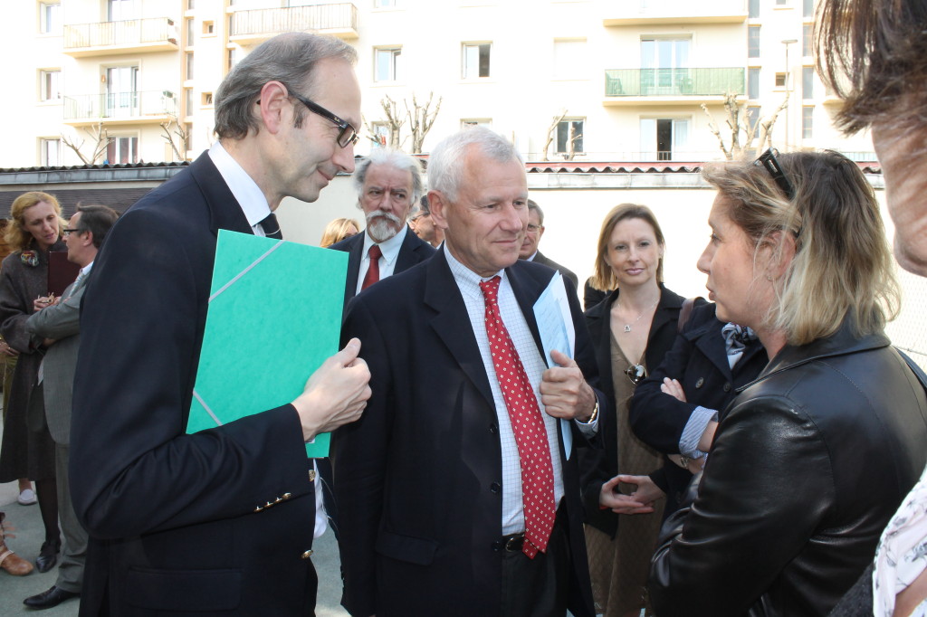 Alain Shmitz, Président du Conseil général, visite le foyer Carpentier