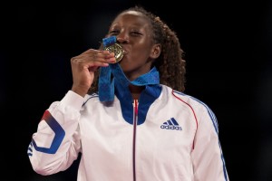 Haby Niaré et sa médaille d'or.