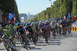 Le Tour de France sur les Champs-Elysées