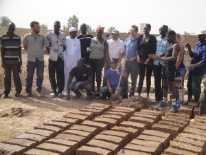 Les travailleurs yvelinois avec Jean-Marie Tétart sur le chantier