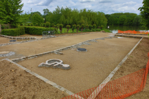 Mézy-sur-Seine, place du Port aux foins